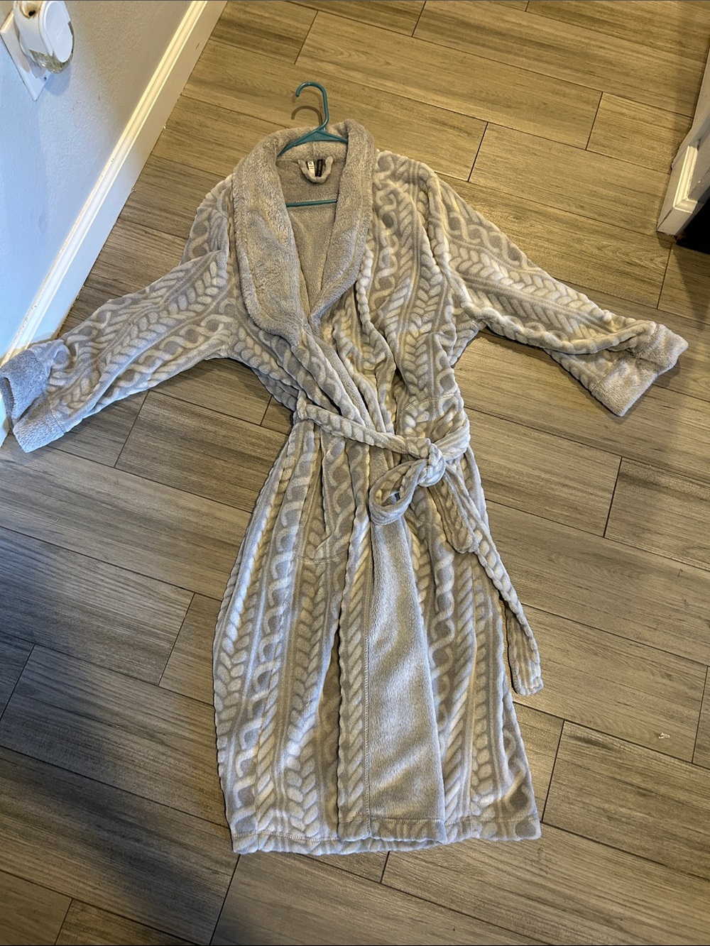 Plush Shawl Collar Robe - Light Gray Cable Knit